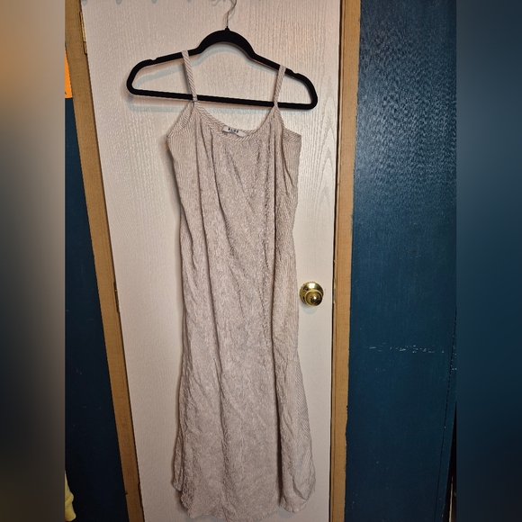 715 NA-KD Seersucker Midi Dress - Picture 1 of 3
